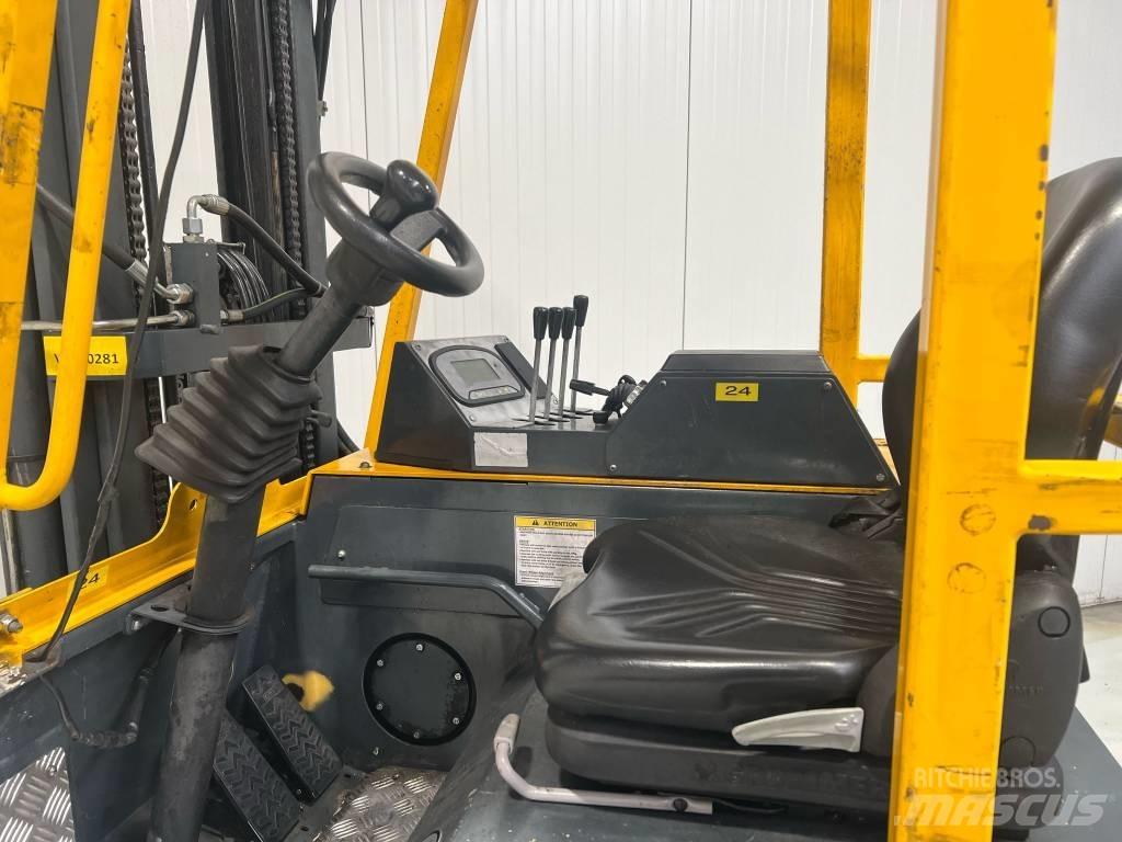 Combilift CBE2500 Carrello elevatore retrattile a 4 vie