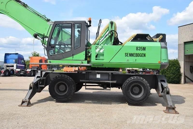  Onbekend 835M Escavatori gommati
