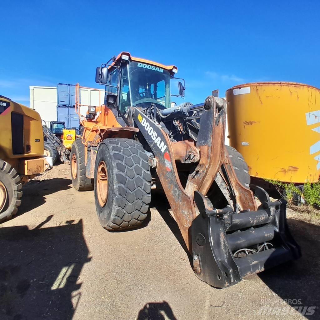 Doosan DL 300-5 Pale gommate