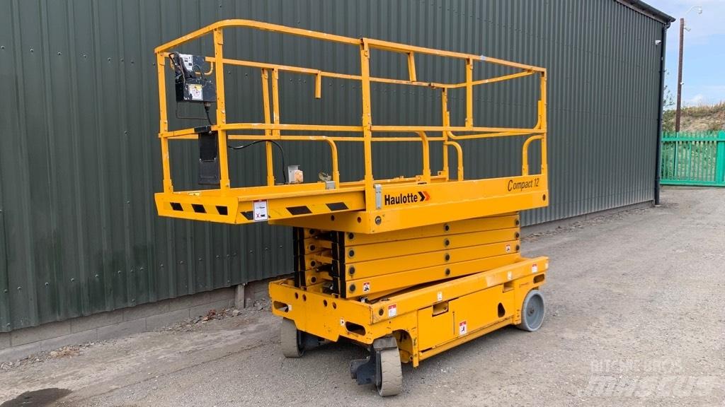 Haulotte Compact 12 Piattaforme a pantografo