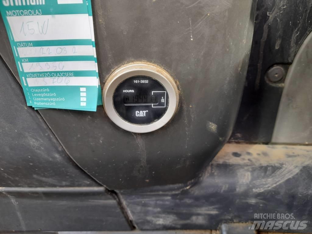 CAT 323 D Escavatori cingolati