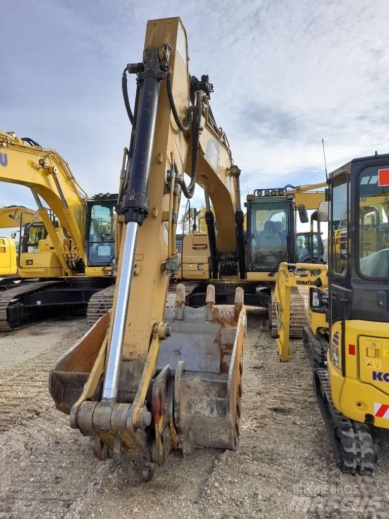 CAT 323 D Escavatori cingolati