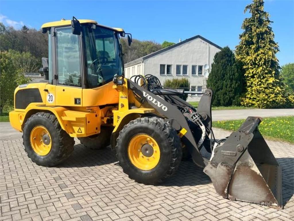 Volvo L30G Pale gommate