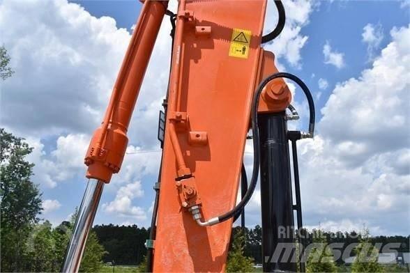 Hitachi ZX 135 Escavatori cingolati
