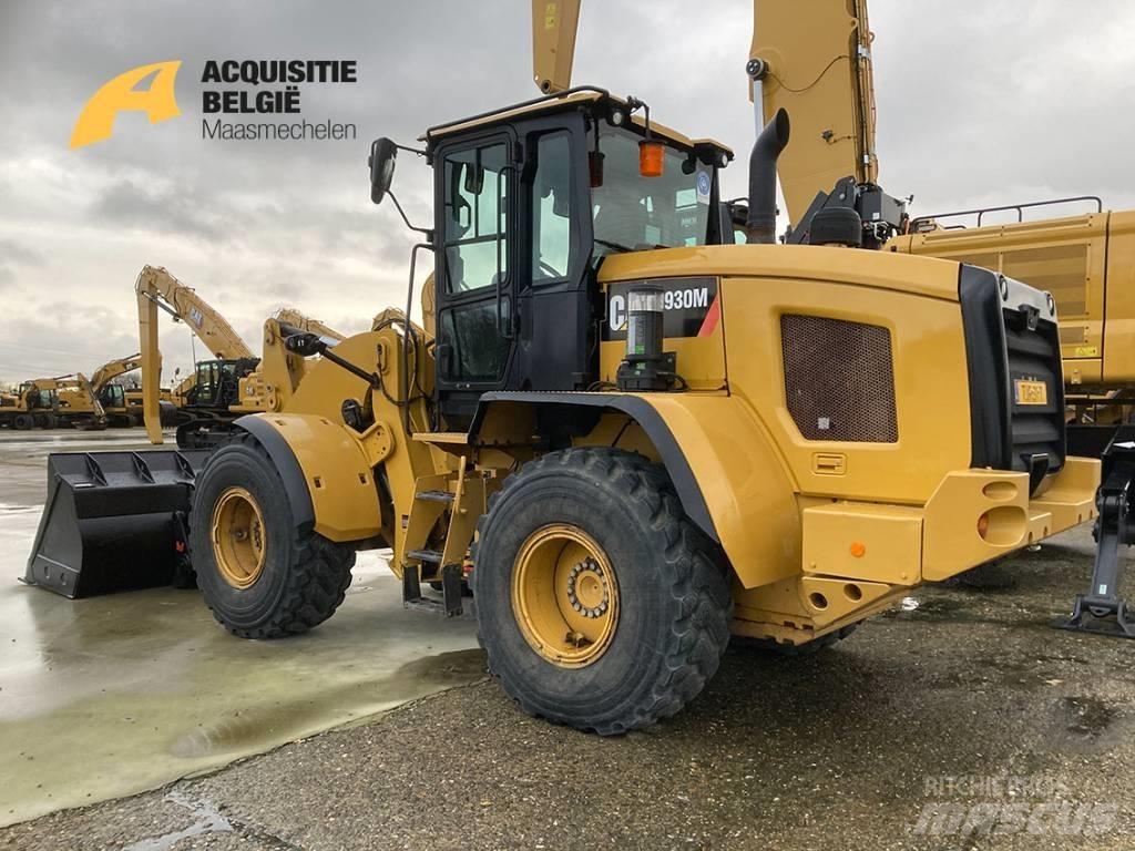 CAT 930M Pale gommate