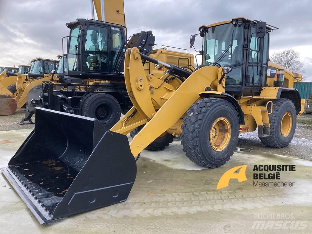 CAT 930M Pale gommate
