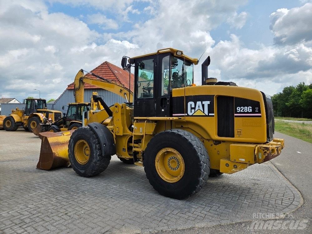 CAT 928G Pale gommate