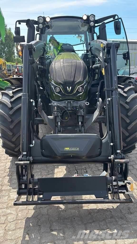 Valtra G135 Trattori