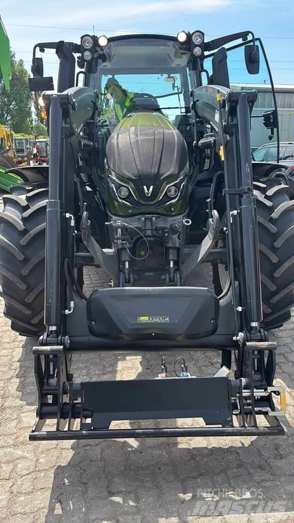 Valtra G135 Trattori