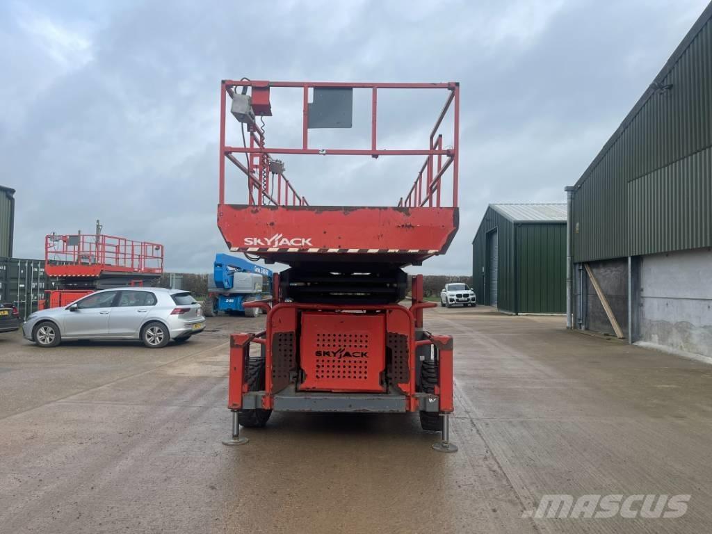 SkyJack SJ 9250 RT Piattaforme a pantografo