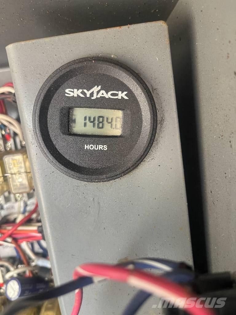SkyJack SJ 9250 RT Piattaforme a pantografo