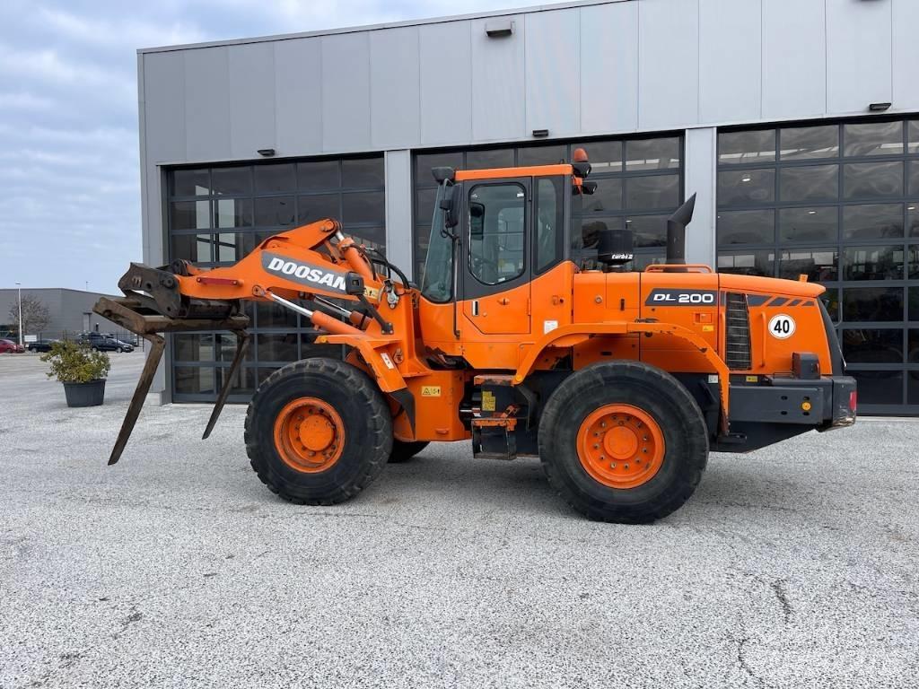 Doosan DL 200 Pale gommate