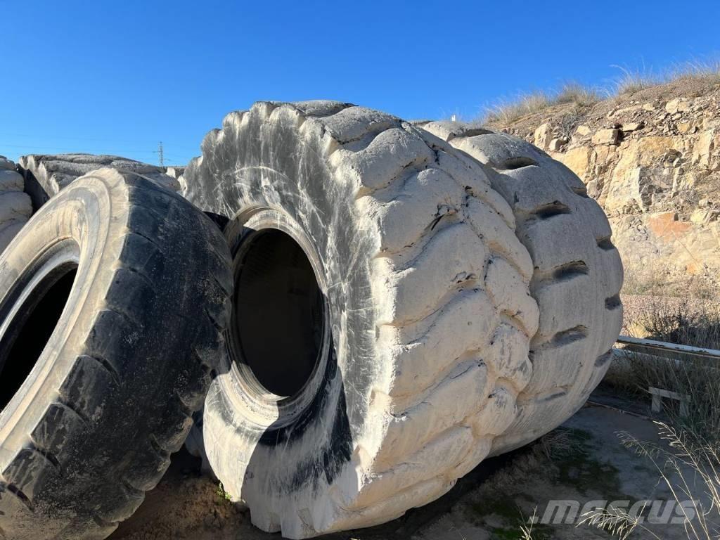 CAT 990 II Pale gommate