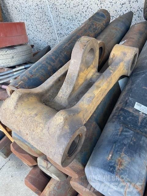 CAT 215 Bracci e avambracci