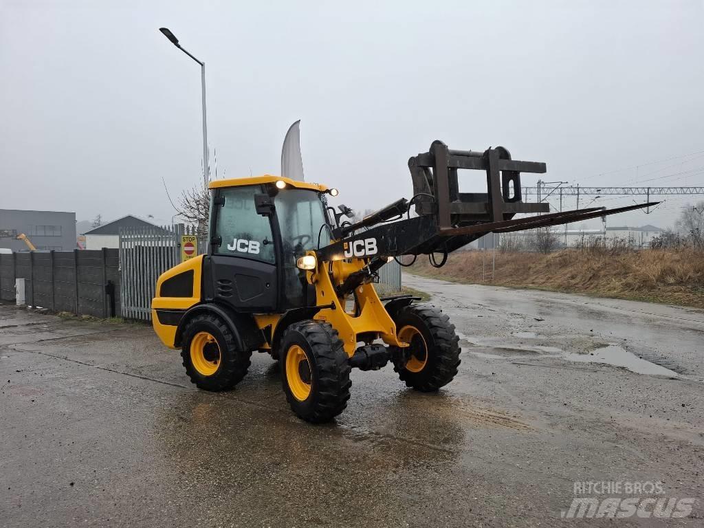 JCB 406 Pale gommate