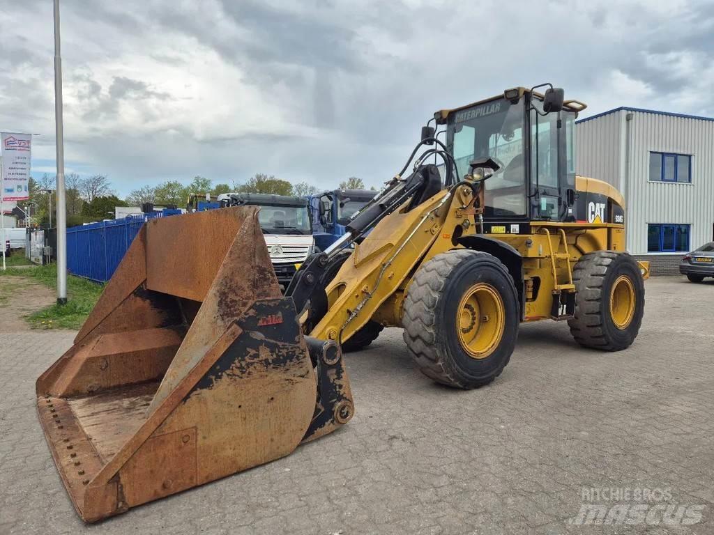 CAT 930G Pale gommate