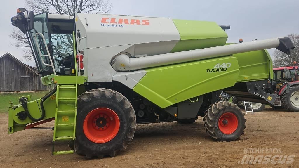 CLAAS Tucano 440 Mietitrebbiatrici
