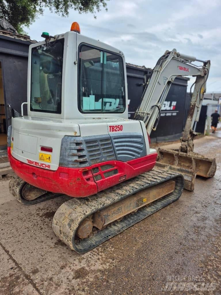 Takeuchi TB 250 Miniescavatori