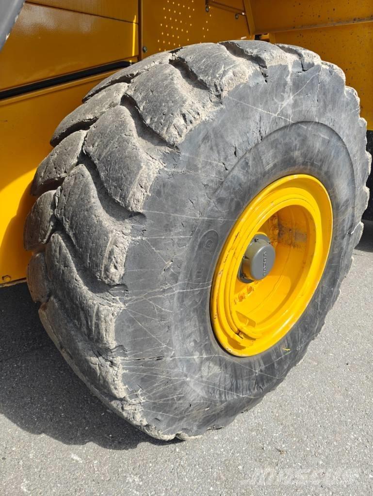 Volvo L 180 E Pale gommate