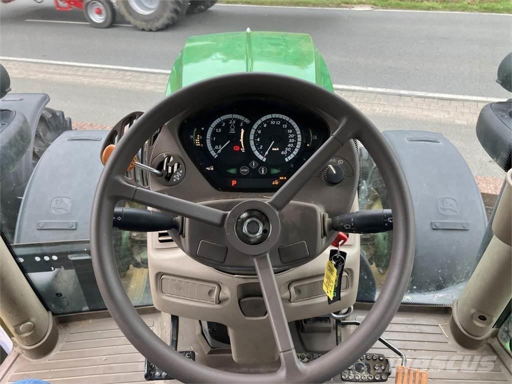 John Deere 6110R Trattori