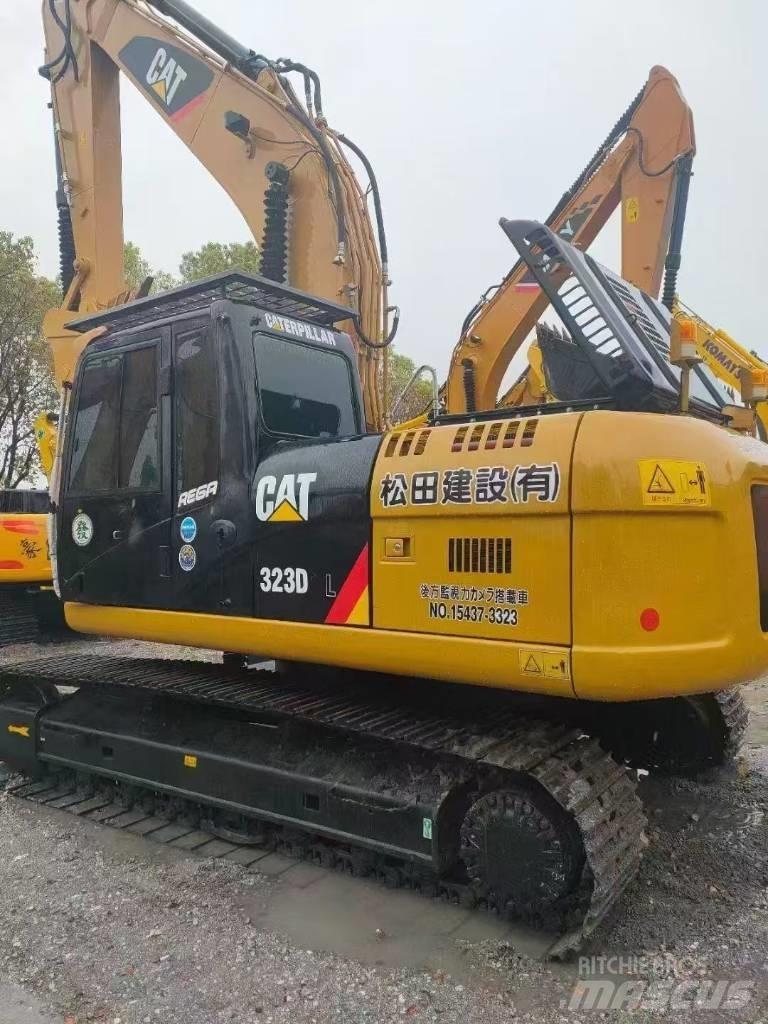 CAT 323D2 Escavatori cingolati