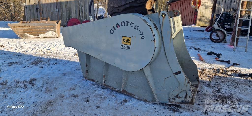 GiANT CB-70 Benne frantumatrici