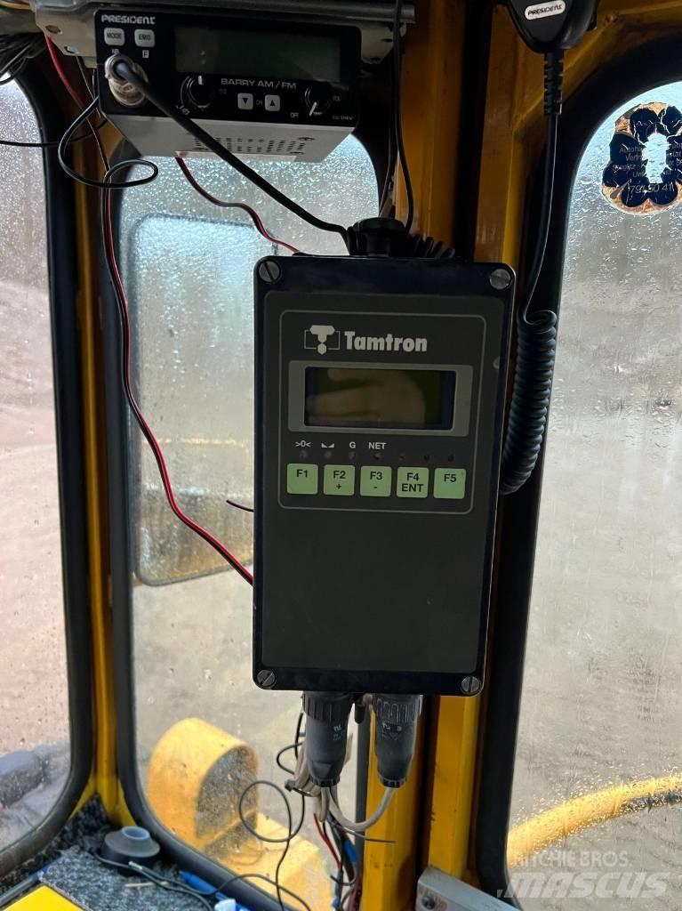 Volvo BM LM1641 Pale gommate