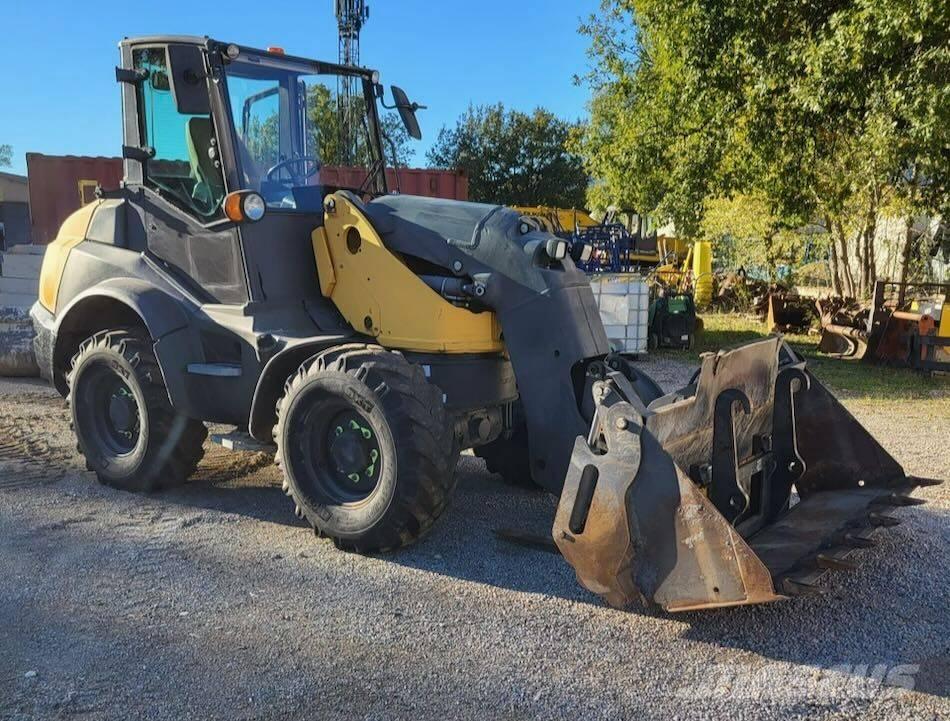 Mecalac AS 700 Pale gommate