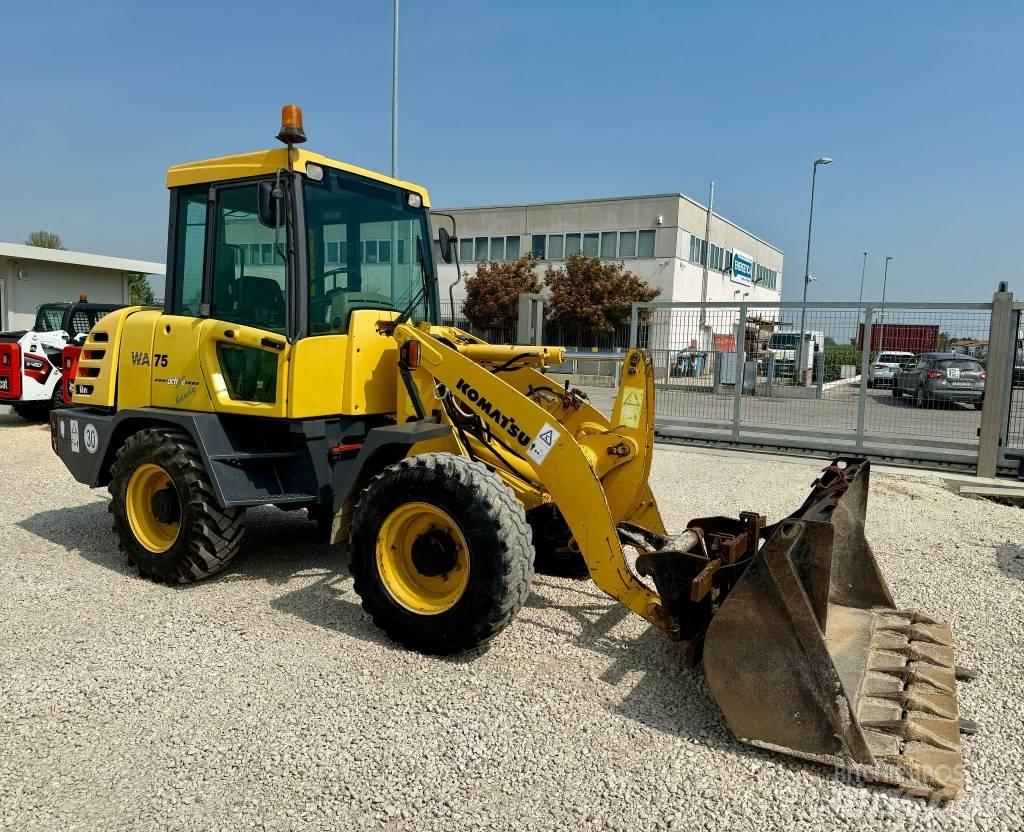 Komatsu WA 75 Pale gommate