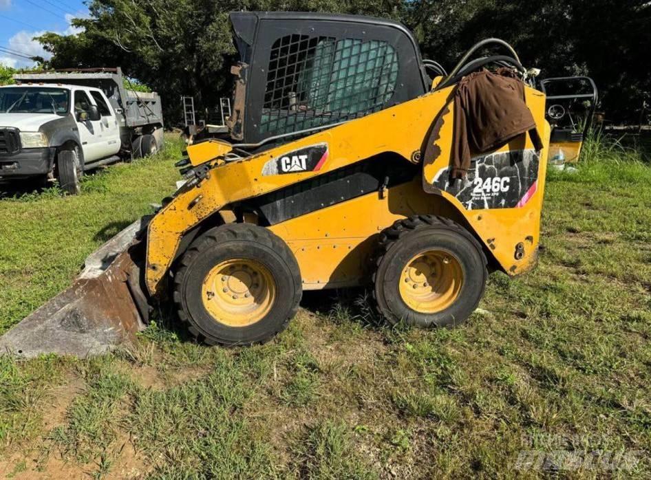 CAT 248C Mini Pale Gommate