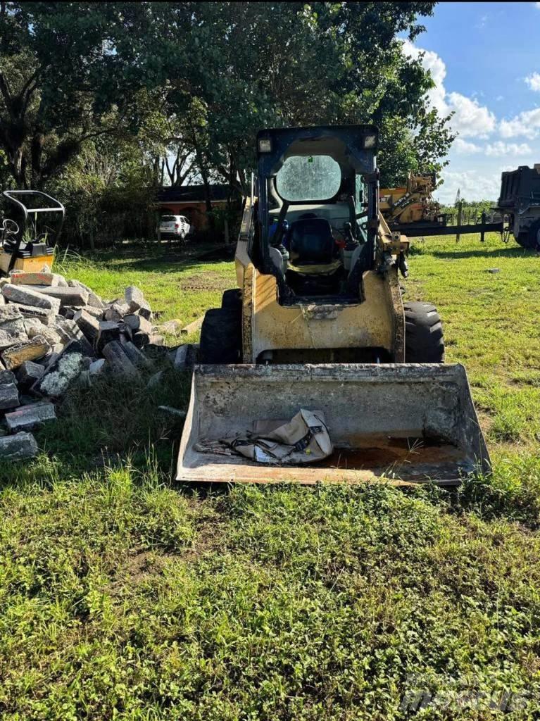 CAT 248C Mini Pale Gommate
