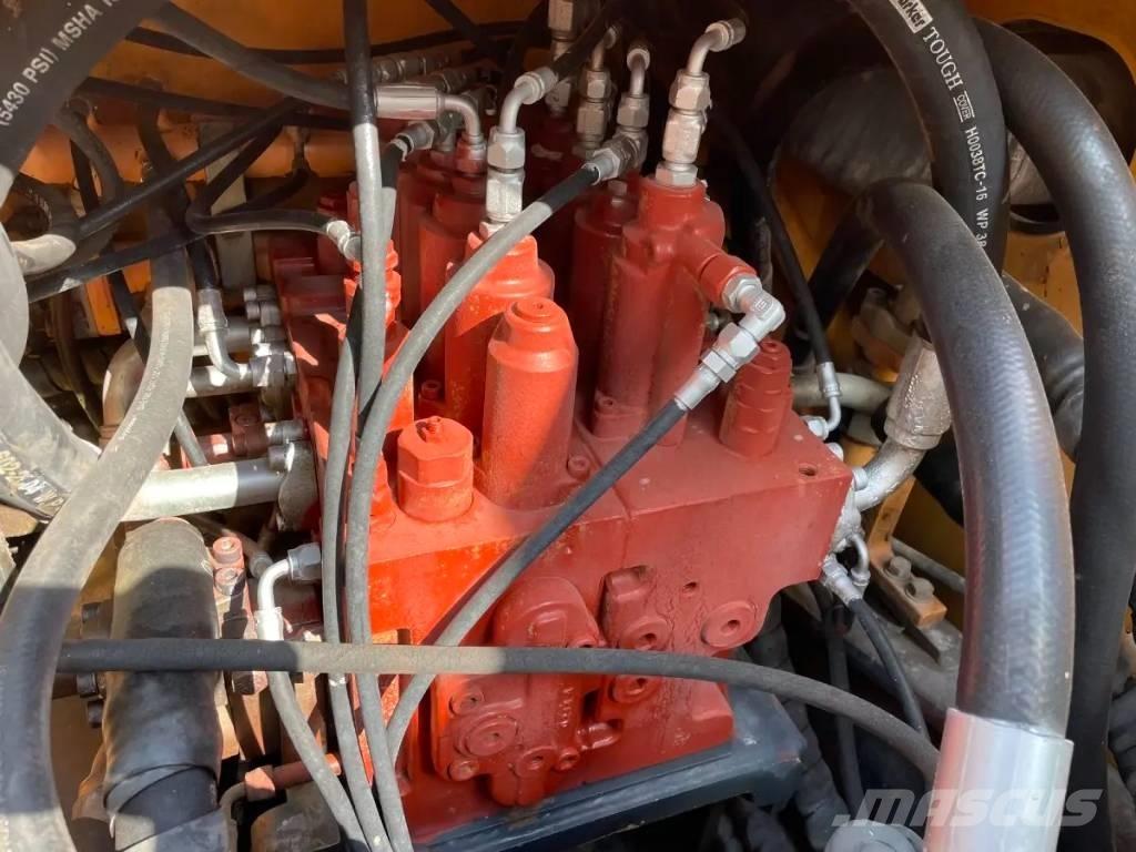 Hyundai R210W-9 Escavatori gommati