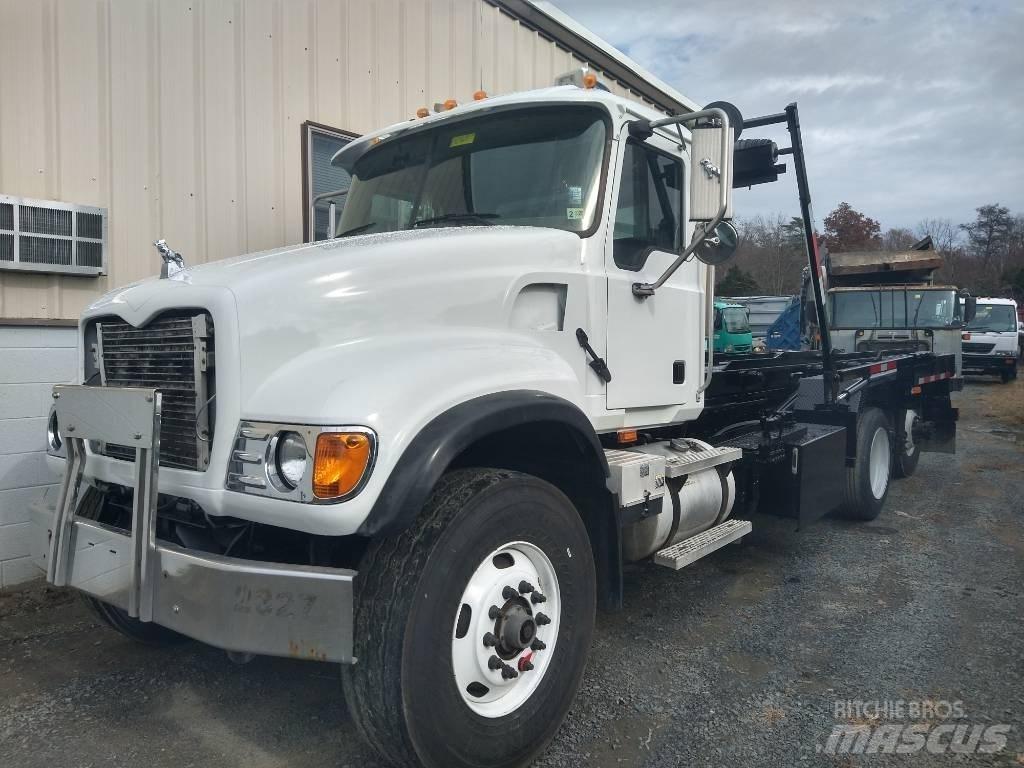 Mack CV 713 Camion dei rifiuti