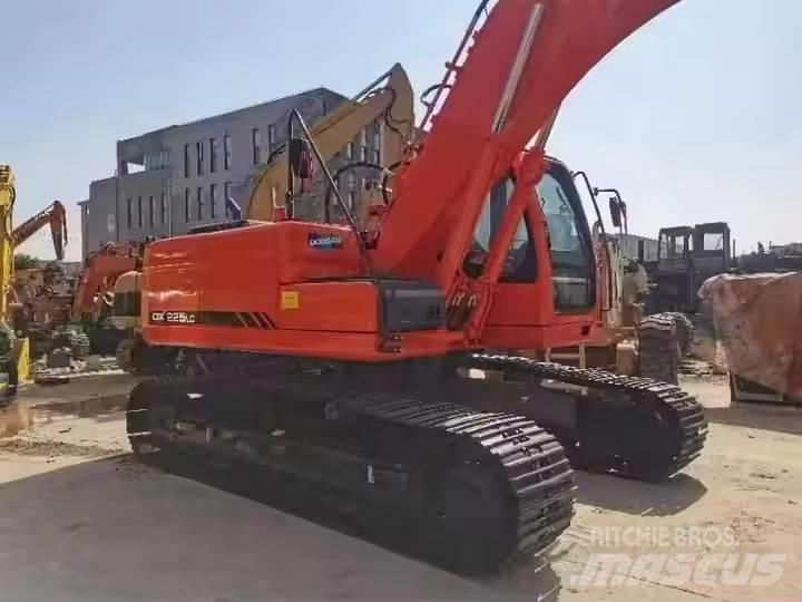 Doosan DX225LC Escavatori cingolati