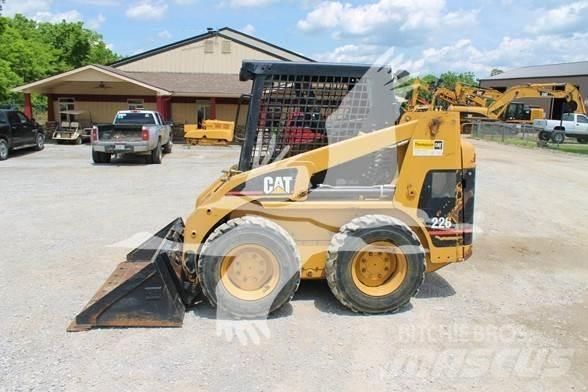 CAT 226 Mini Pale Gommate