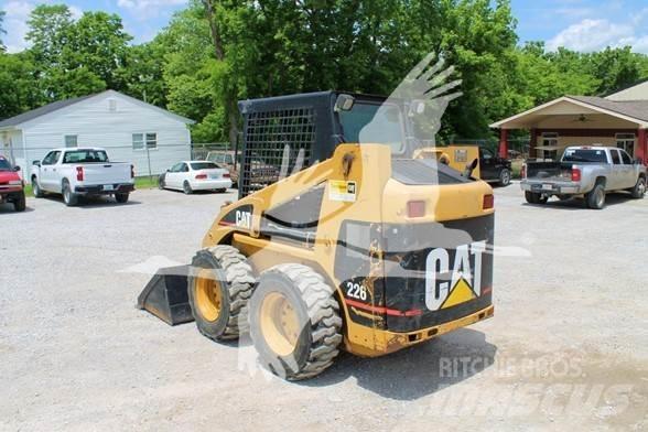 CAT 226 Mini Pale Gommate