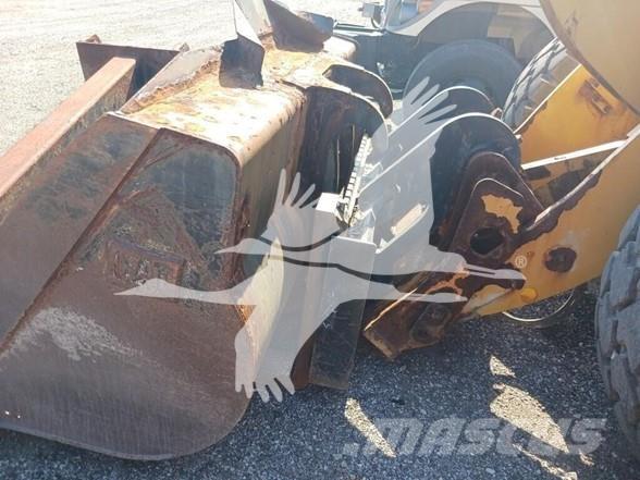 CAT 924K Pale gommate