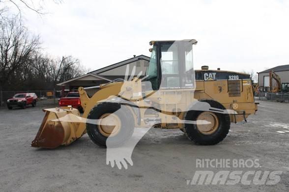 CAT 928G Pale gommate