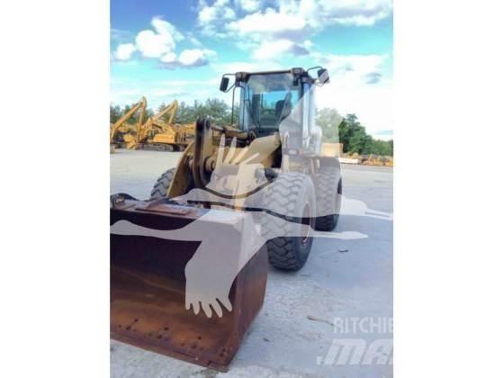CAT 928G Pale gommate