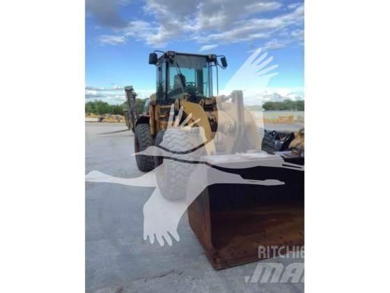 CAT 928G Pale gommate