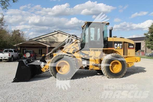 CAT 930G Pale gommate
