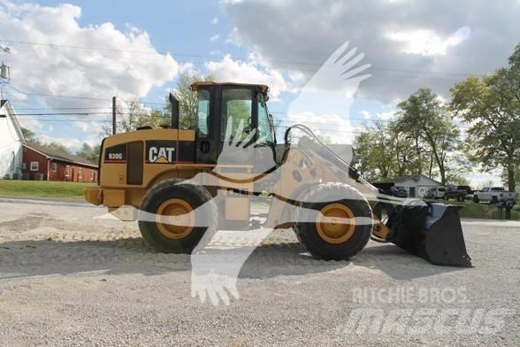 CAT 930G Pale gommate