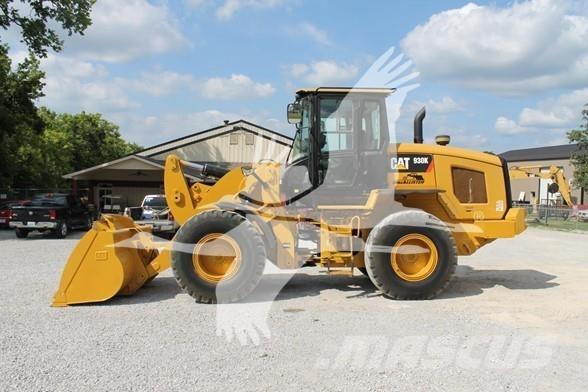 CAT 930K Pale gommate