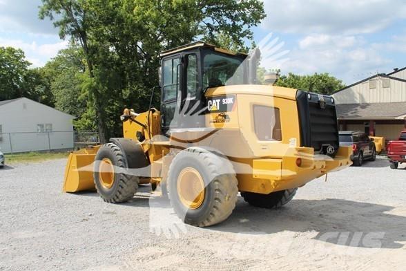 CAT 930K Pale gommate