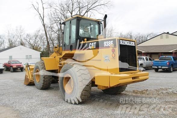 CAT 938F Pale gommate