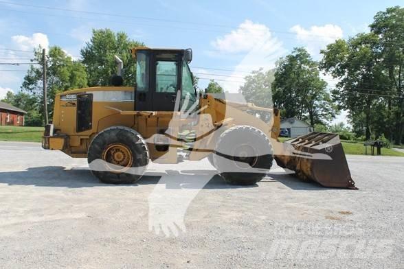 CAT 938G Pale gommate