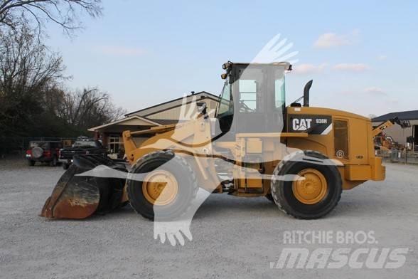 CAT 938H Pale gommate