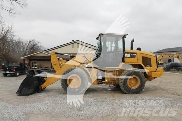 CAT 938M Pale gommate