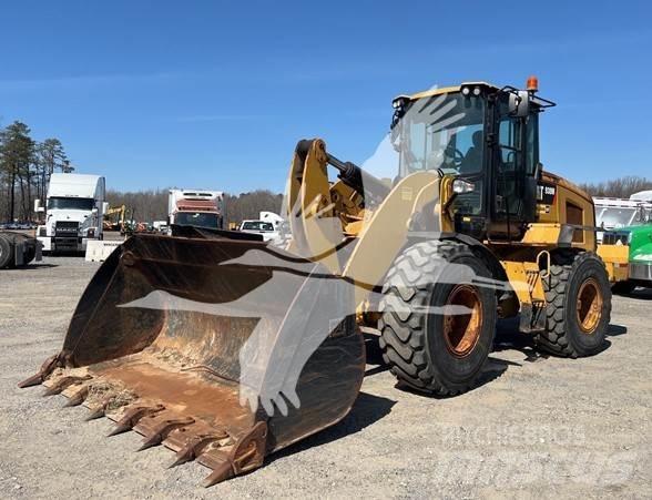 CAT 938M Pale gommate