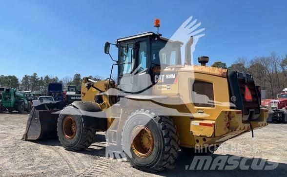 CAT 938M Pale gommate